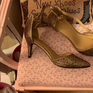 Thalia sodi gold glittery shoes never worn!